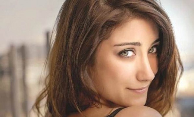 Hazal Kaya Nesrin Cavdzadə ilə eyni serialda