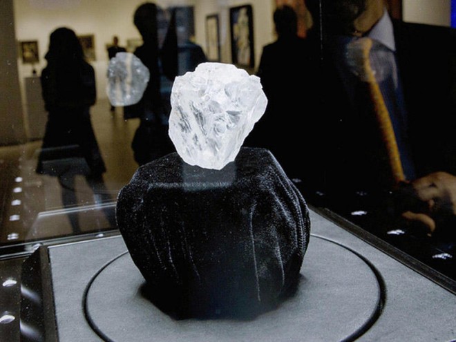 Ən böyük cilalanmamış almaz satıldı - 90 milyona