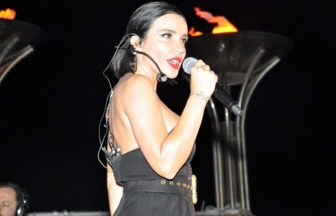 Gülşən paltarlarını satdı