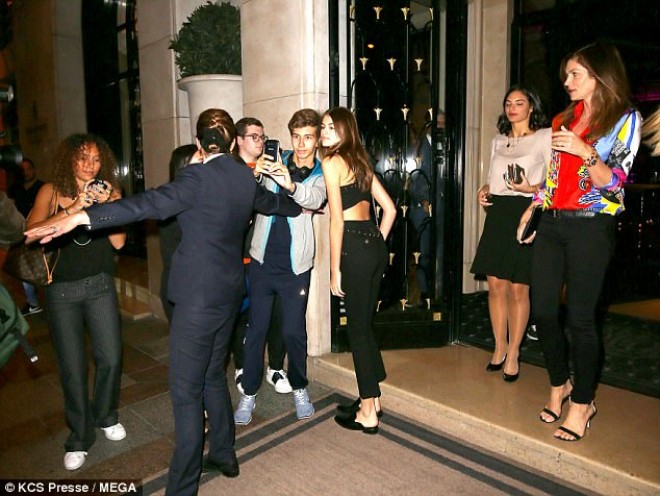 51 yaşlı Sindi 16 yaşlı qızı ilə - foto