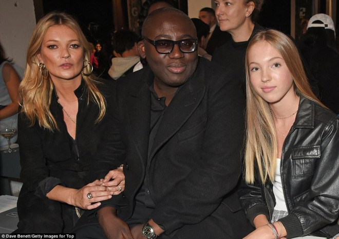 Keyt Moss qızı ilə dəfilədə - foto