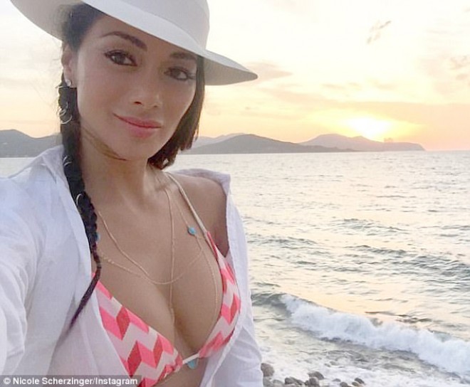 Nikol Şerzinger İbizada dincəlir - foto