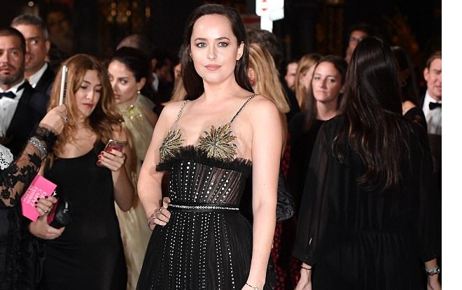 “Bozun 50 çaları”nın aktrisası qeyri-adi qara libasda - foto