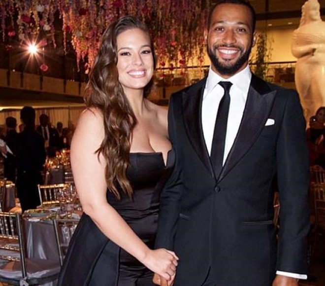 Kök model əri ilə tədbirdə - foto