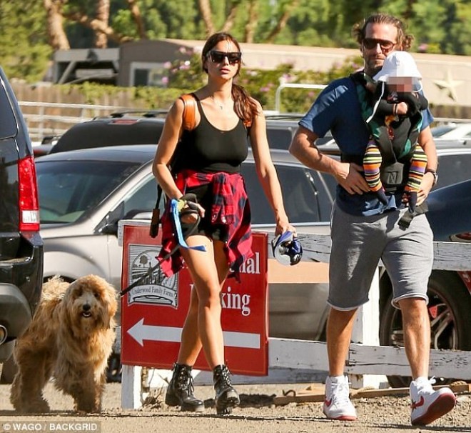 İrina və Bredlinın qızı ilə ilk "Hellouin" bayramı - foto