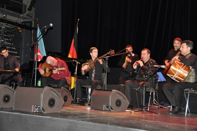 Berlində "Cəngi" əzəməti