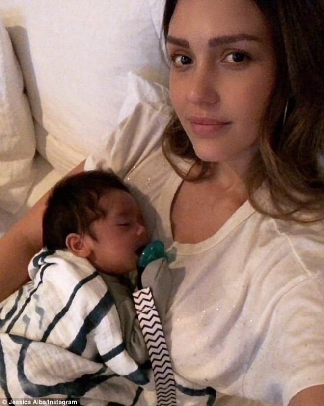Cessika Albanın oğlu ilə fotosu