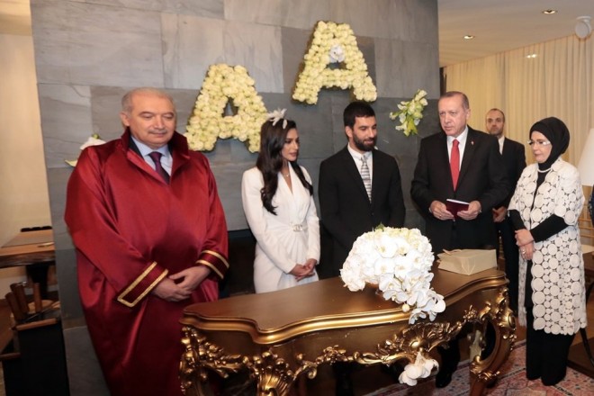 Evin dekorasiyasına 65 min manat xərclədi