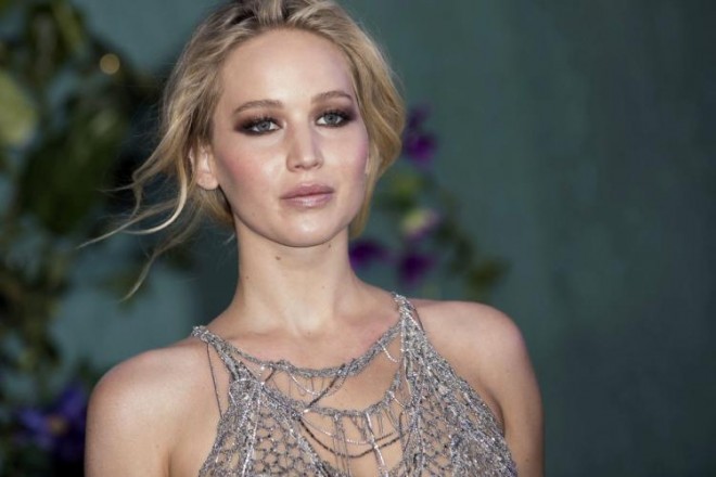 Cennifer Lourens çılpaq çəkildiyi səhnələrdən danışıb