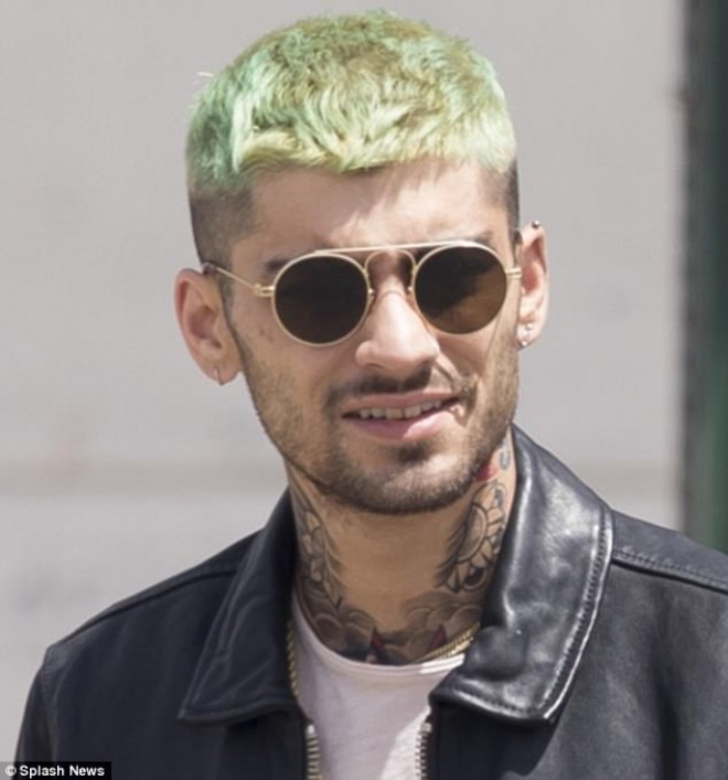 Zeyn Malik saçını yaşıla boyadıb - foto