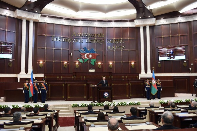 Azərbaycan Prezidenti and içib