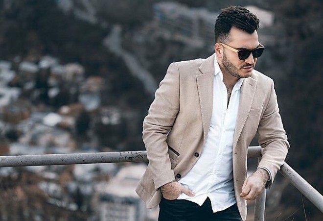 Elvinin “Xoşbəxt bacı” oxudu – video
