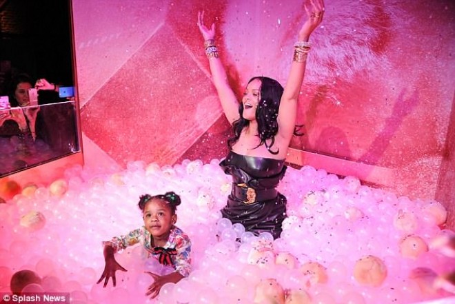 Rihannanın əyləncəli anları