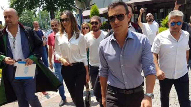 Mustafa Sandal rəsmən boşandı