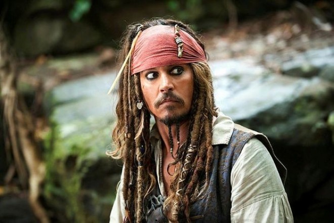 Conni Depp tanınmaz hala düşdü