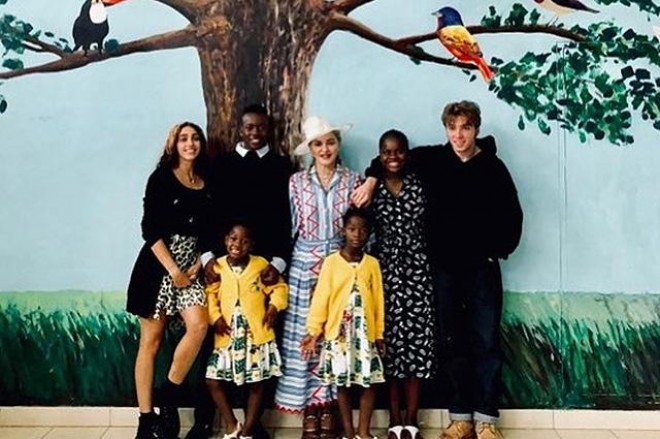 Madonna bütün övladlarını bir yerə topladı - foto
