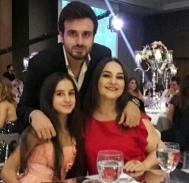 Məlahət Abbasovanın ailəvi şəkilləri