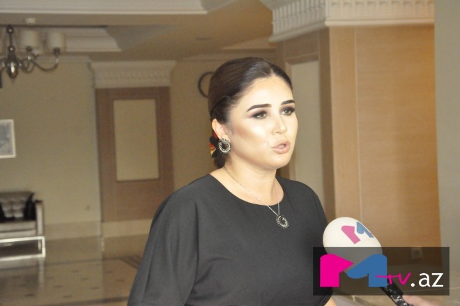 Müğənni vaxtilə AZTV-də mahnı oxuyarkən - video