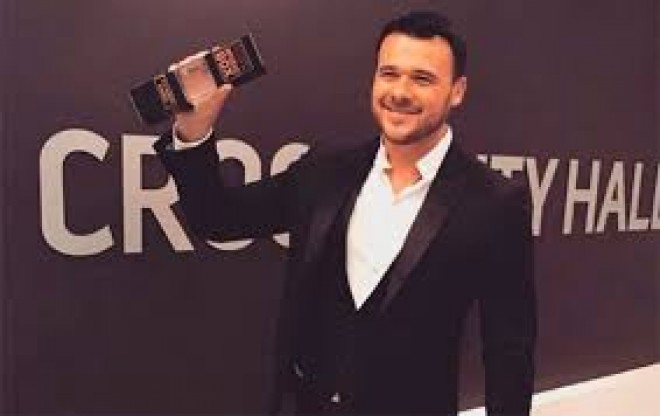 Emin "Ən yaxşı müğənni" seçildi