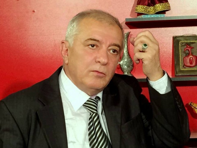 Yasin Qarayev teatrdakı yeni sistemi bəyənmir