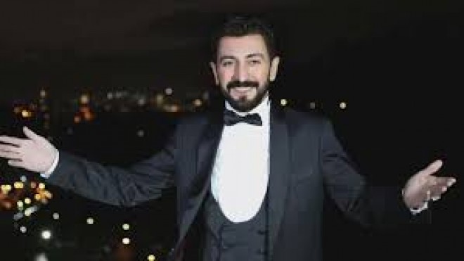 Müğənninin avtomobilinə atəş açıldı