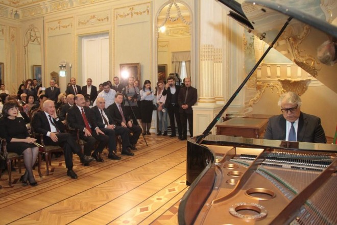 Nazir orden və medalları təqdim etdi - foto