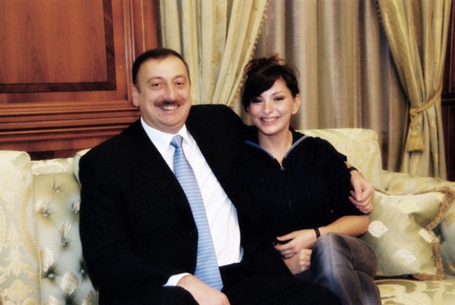 Evliliklərinin 36-cı ildönümüdür