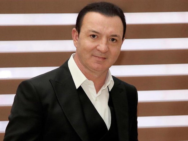 Əməkdar artist papaqatma adətinə etiraz etdi