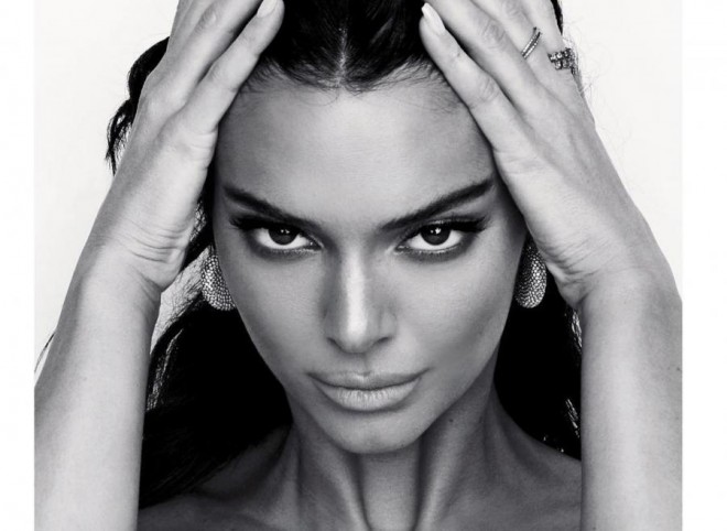 Model atası ilə partiyə qatıldı - foto 