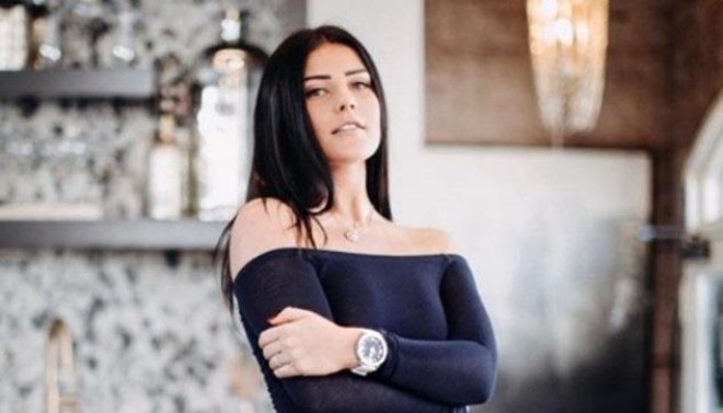Model hava limanına bikini ilə gəldi - foto 