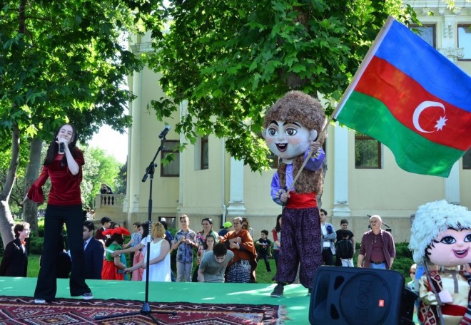 “Oyuq” teatr-studiyası məharətini göstərdi