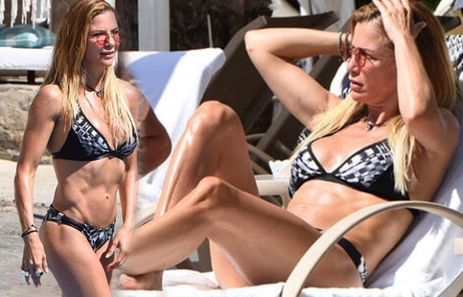 Modelyer Bodrum çimərliyində - foto