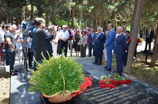 Hüseyn Ərəblinskinin qəbirüstü abidəsi açıldı - foto