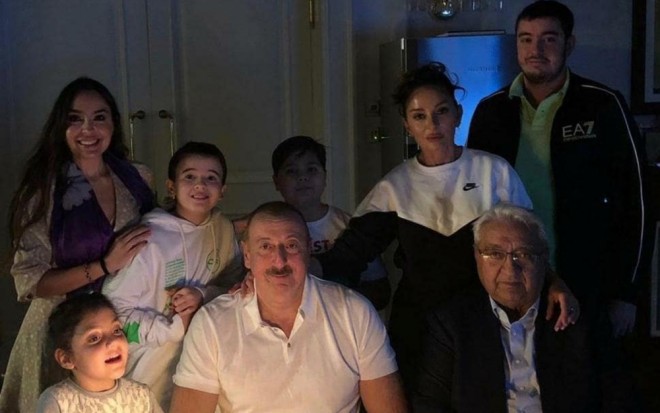 Prezident ad gününü ailəsi ilə qeyd etdi - foto