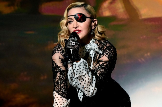 Madonna dələduzluğa görə məhkəməyə verildi