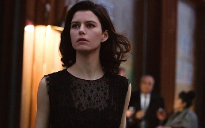 Aktrisa təbii görüntüsü ilə diqqət çəkdi - video