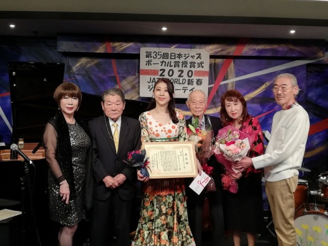 “Sarı gəlin”i ifa edən müğənni “Japan Jaz Vocal” mükafat aldı -&nbsp;foto