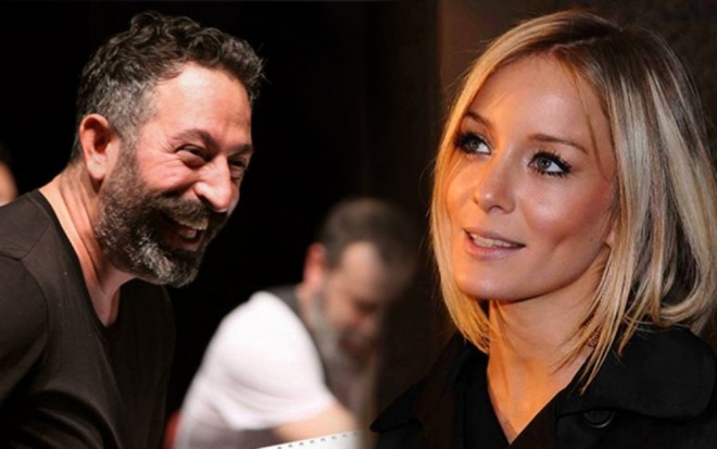 Aktrisa filmə baxarkən ağlayır