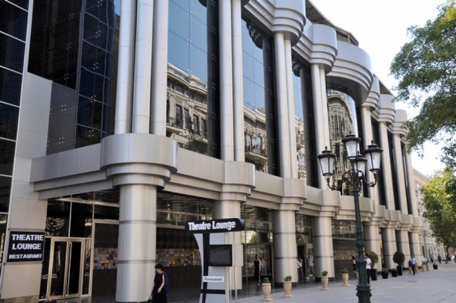 Teatr rusdilli tamaşaçılarını unutmur