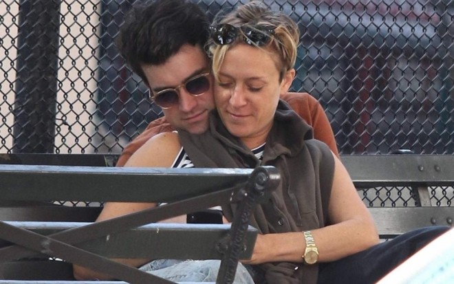 Aktrisa ilk övladına hamilədir