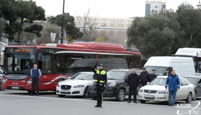 Şəhidlərin xatirəsinə sükut dəqiqəsi - foto