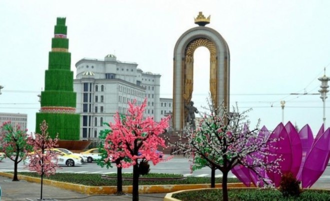 Düşənbədə 30 metr hündürlüyündə səməni - foto