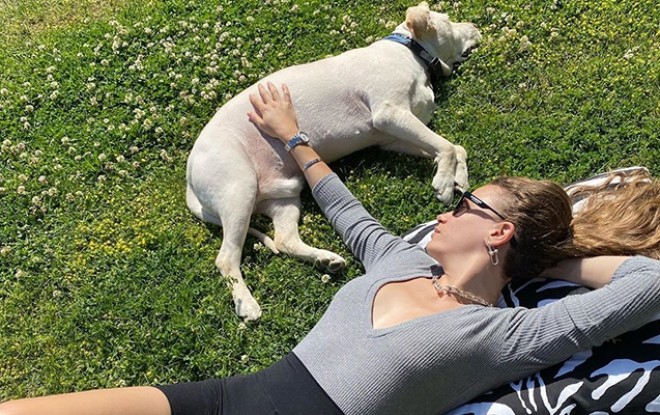 Aktrisanın geyim və aksessuarları - foto