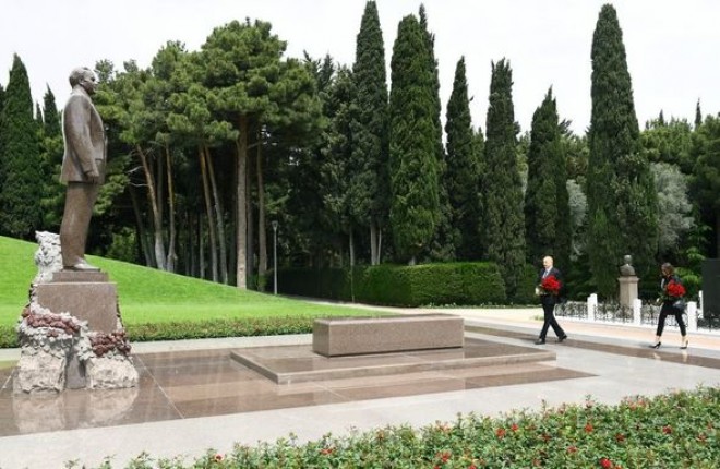 Heydər Əliyevin məzarını ziyarət etdilər&nbsp;- foto