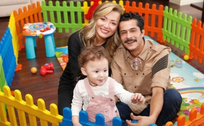 Aktyor 4 illik evliliyə son qoydu