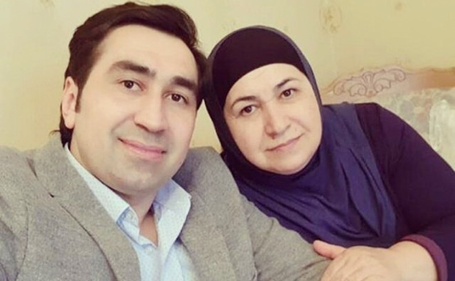 Elton anası ilə fotosunu paylaşdı