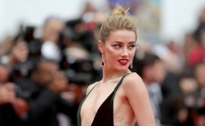 Hollivud ulduzu məscidə qısa ətəkdə girdi - foto