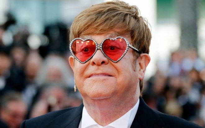 Elton Con səhvini başa düşdü