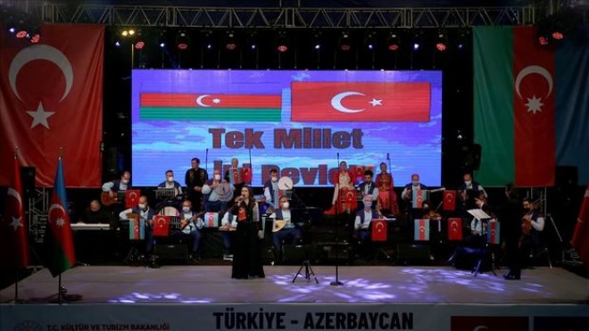 Azərin Türkiyədə konsert verdi&nbsp;