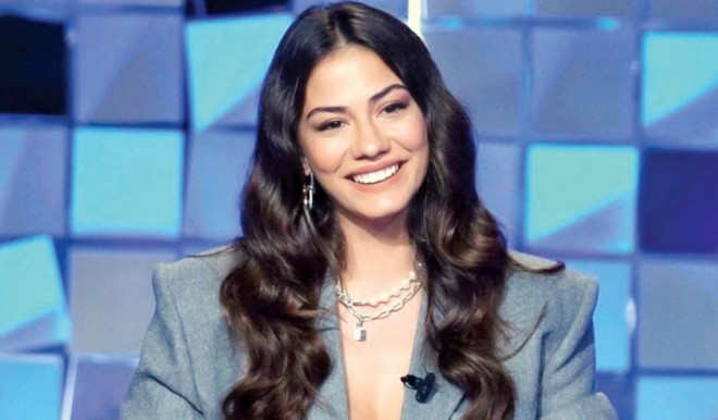 Demet Özdemirin paltarı 50 minə satıldı - foto